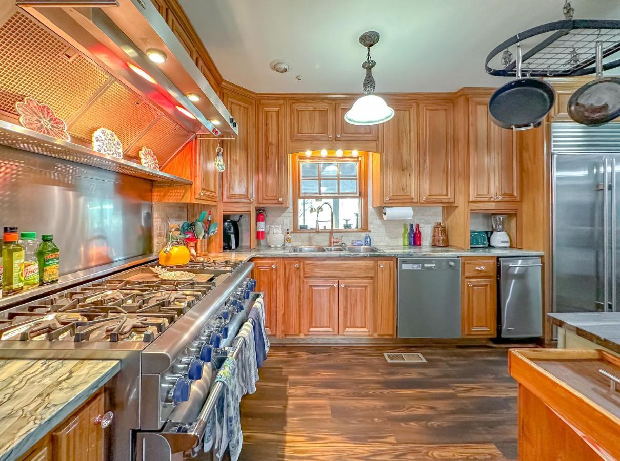 Groups-Hot Tub -Pool- Private-4 Baths Villa Tallahassee Bagian luar foto